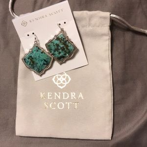 Kendra Scott drop earrings